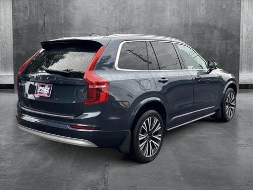 2022 Volvo XC90 T5 Momentum