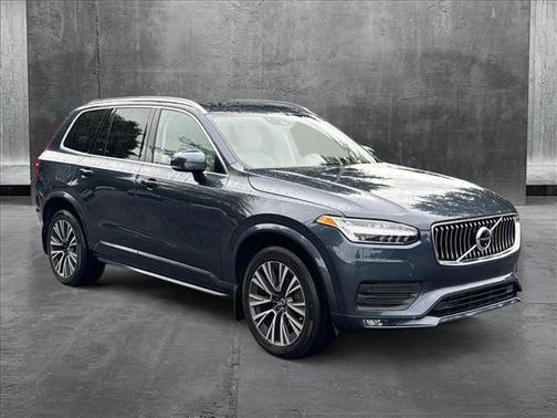2022 Volvo XC90 T5 Momentum
