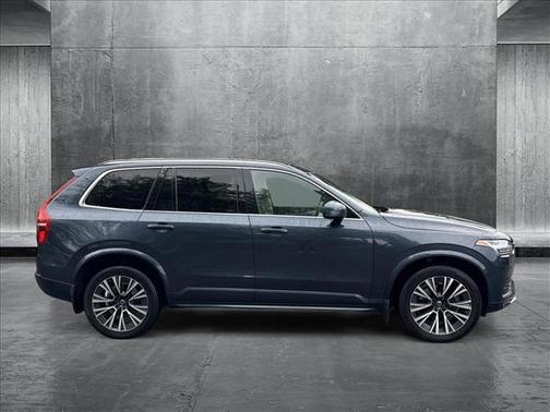2022 Volvo XC90 T5 Momentum