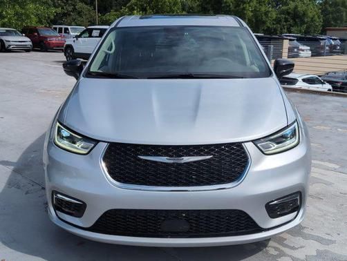 Silver Mist Clearcoat 2024 Chrysler Pacifica Limited