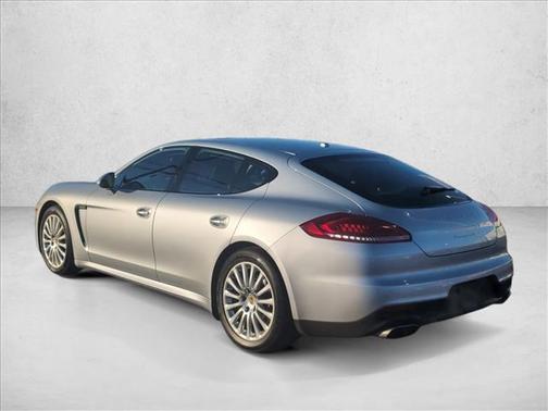 2016 Porsche Panamera 4 Edition