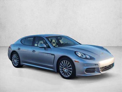 2016 Porsche Panamera 4 Edition