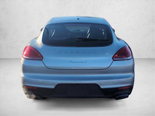 2016 Porsche Panamera 4 Edition