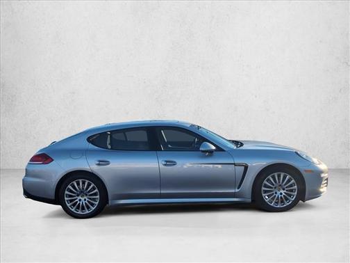 2016 Porsche Panamera 4 Edition