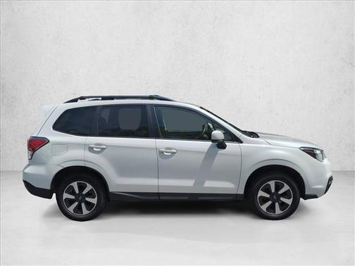 Crystal White Pearl 2017 Subaru Forester 2.5i Premium