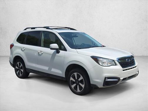 Crystal White Pearl 2017 Subaru Forester 2.5i Premium