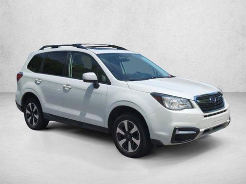 Crystal White Pearl 2017 Subaru Forester 2.5i Premium