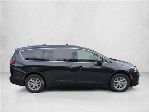 Brilliant Black Crystal Pearlcoat 2022 Chrysler Pacifica Touring L