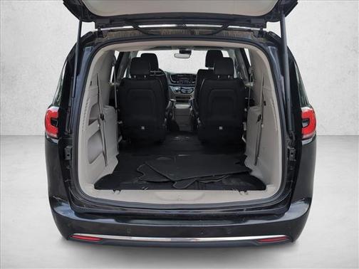 Brilliant Black Crystal Pearlcoat 2022 Chrysler Pacifica Touring L
