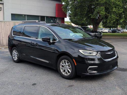 Brilliant Black Crystal Pearlcoat 2022 Chrysler Pacifica Touring L