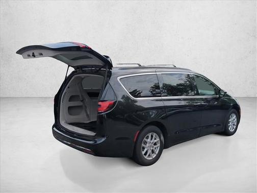 Brilliant Black Crystal Pearlcoat 2022 Chrysler Pacifica Touring L