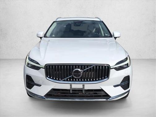 Crystal White Metallic 2023 Volvo XC60 B5 Plus Bright Theme