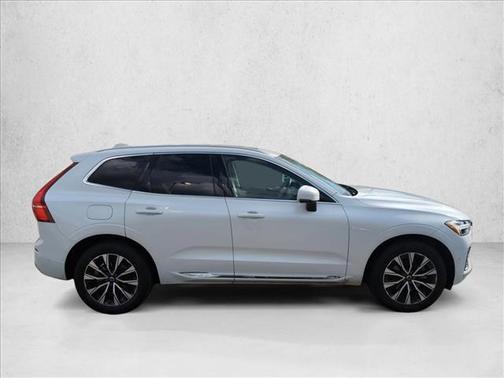 Crystal White Metallic 2023 Volvo XC60 B5 Plus Bright Theme