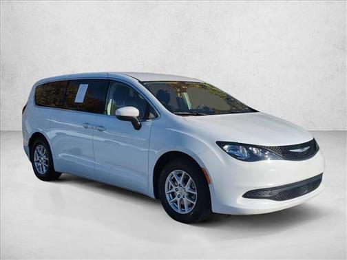 2022 Chrysler Voyager LX