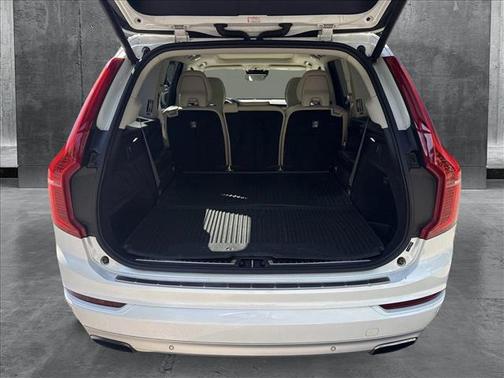 2019 Volvo XC90 T6 Momentum