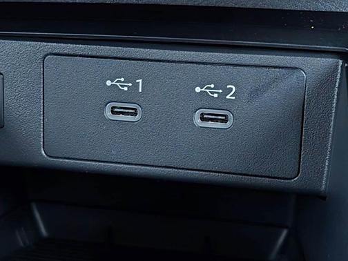 Canyon Bronze M 2026 Nissan Kicks SR