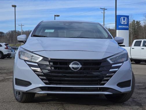 Gray Sky Pearl 2025 Nissan Versa 1.6 SV