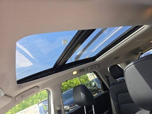 Everest White P 2026 Nissan Pathfinder SL