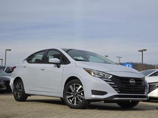 Gray Sky Pearl 2025 Nissan Versa 1.6 SV