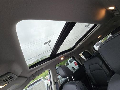 Everest White P 2026 Nissan Pathfinder SL