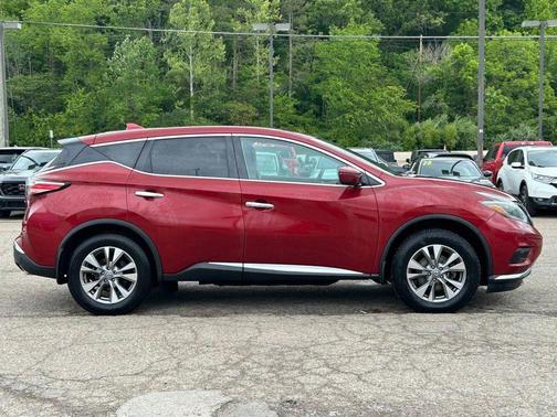 Red 2018 Nissan Murano S