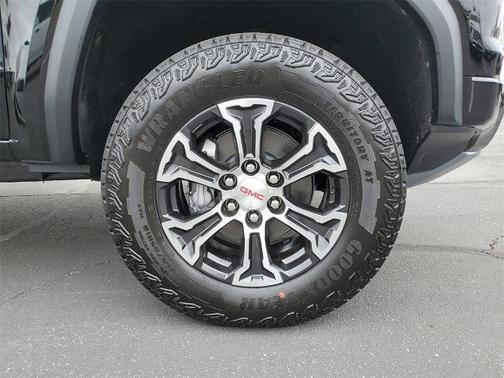 2025 GMC Canyon AT4