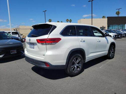Blizzard Pearl 2018 Toyota Highlander LE Plus