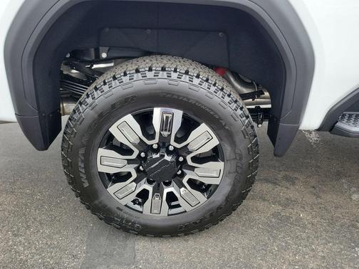 Summit White 2026 GMC Sierra 2500 Denali