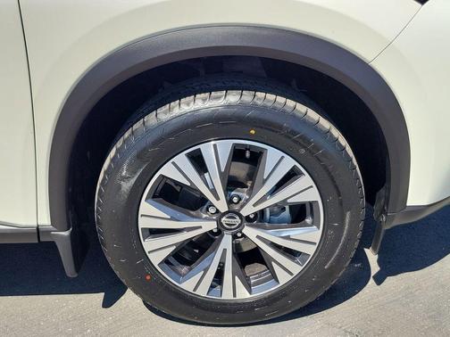 White 2021 Nissan Rogue SV