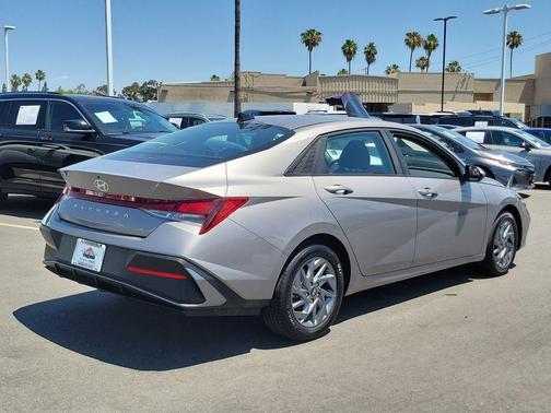Metal 2024 Hyundai ELANTRA SEL