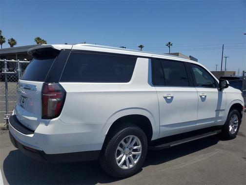 2023 Chevrolet Suburban LT