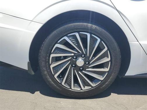 2021 Hyundai SONATA Hybrid Limited