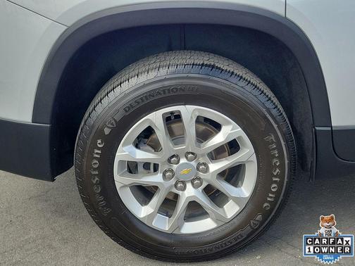 Silver Ice Metallic 2022 Chevrolet Traverse LS