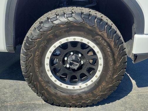Summit White 2025 GMC Sierra 1500 Elevation