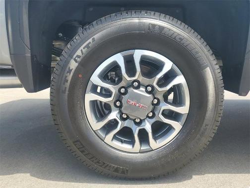 2025 GMC Sierra 2500 SLT