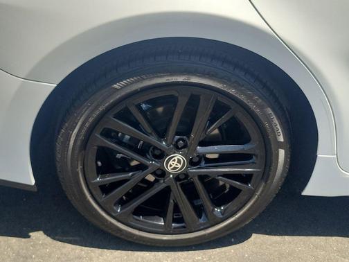 Ice 2025 Toyota Camry SE
