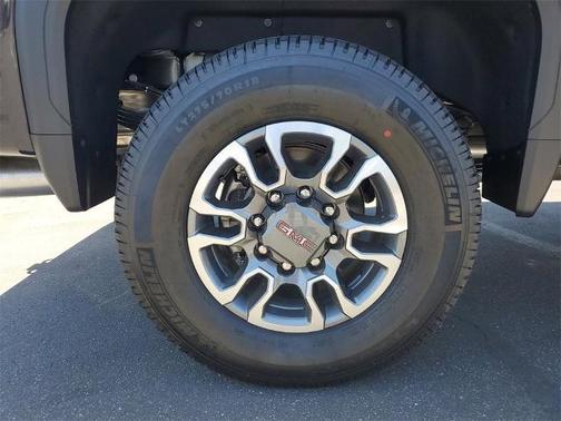 2025 GMC Sierra 2500 SLT