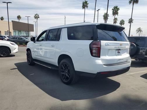 2023 Chevrolet Suburban LT