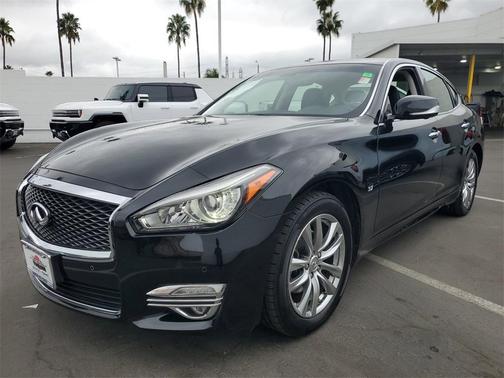 2015 INFINITI Q70 3.7