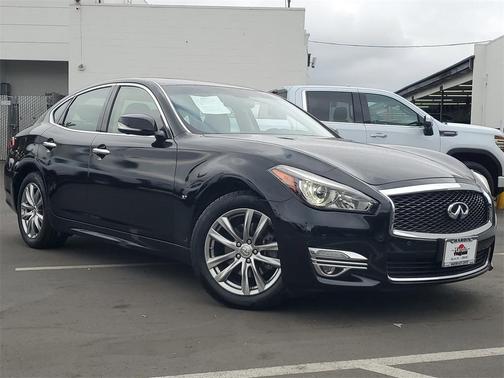 2015 INFINITI Q70 3.7