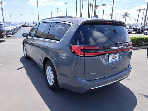 2022 Chrysler Pacifica Touring-L