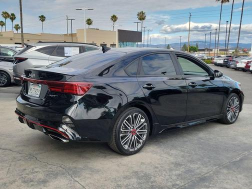 Aurora Black Pearl 2024 Kia Forte GT