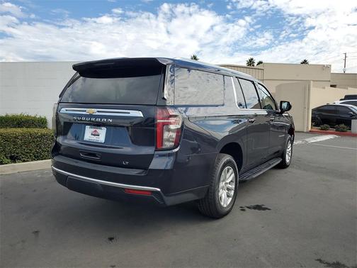 2023 Chevrolet Suburban LT