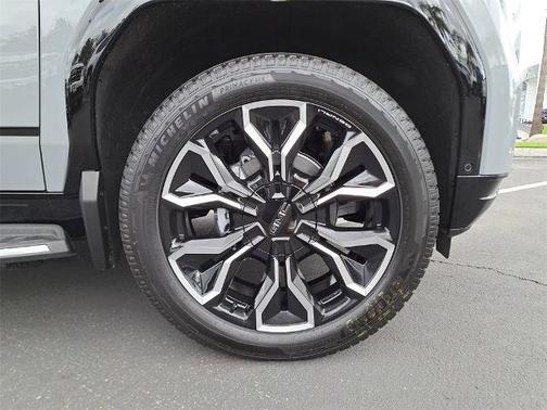 2025 GMC Sierra EV Denali