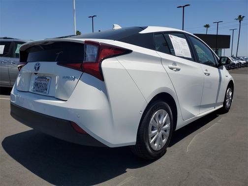 2022 Toyota Prius LE