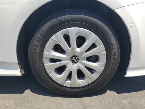 2022 Toyota Prius LE