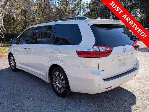 2018 Toyota Sienna XLE