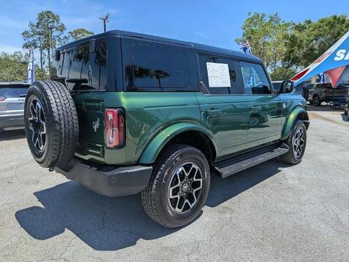 ERUPTION GREEN METALLIC 2025 Ford Bronco OUTER BANKS