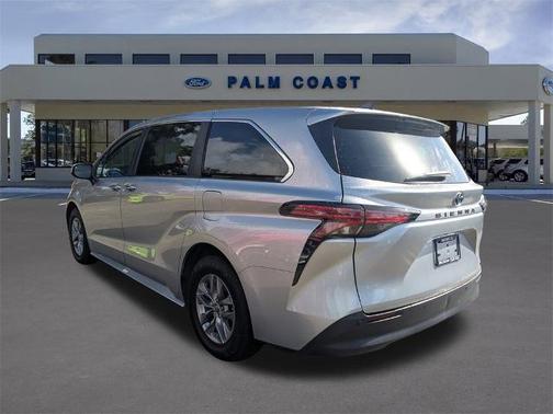 2022 Toyota Sienna XLE