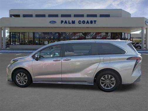 2022 Toyota Sienna XLE